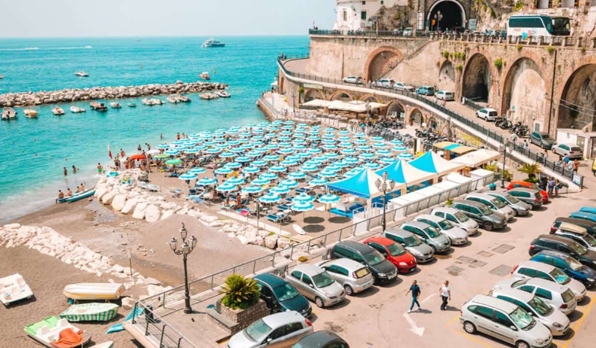 Se garer gratuitement près de la mer en Méditerranée : ce qui existe vraiment
